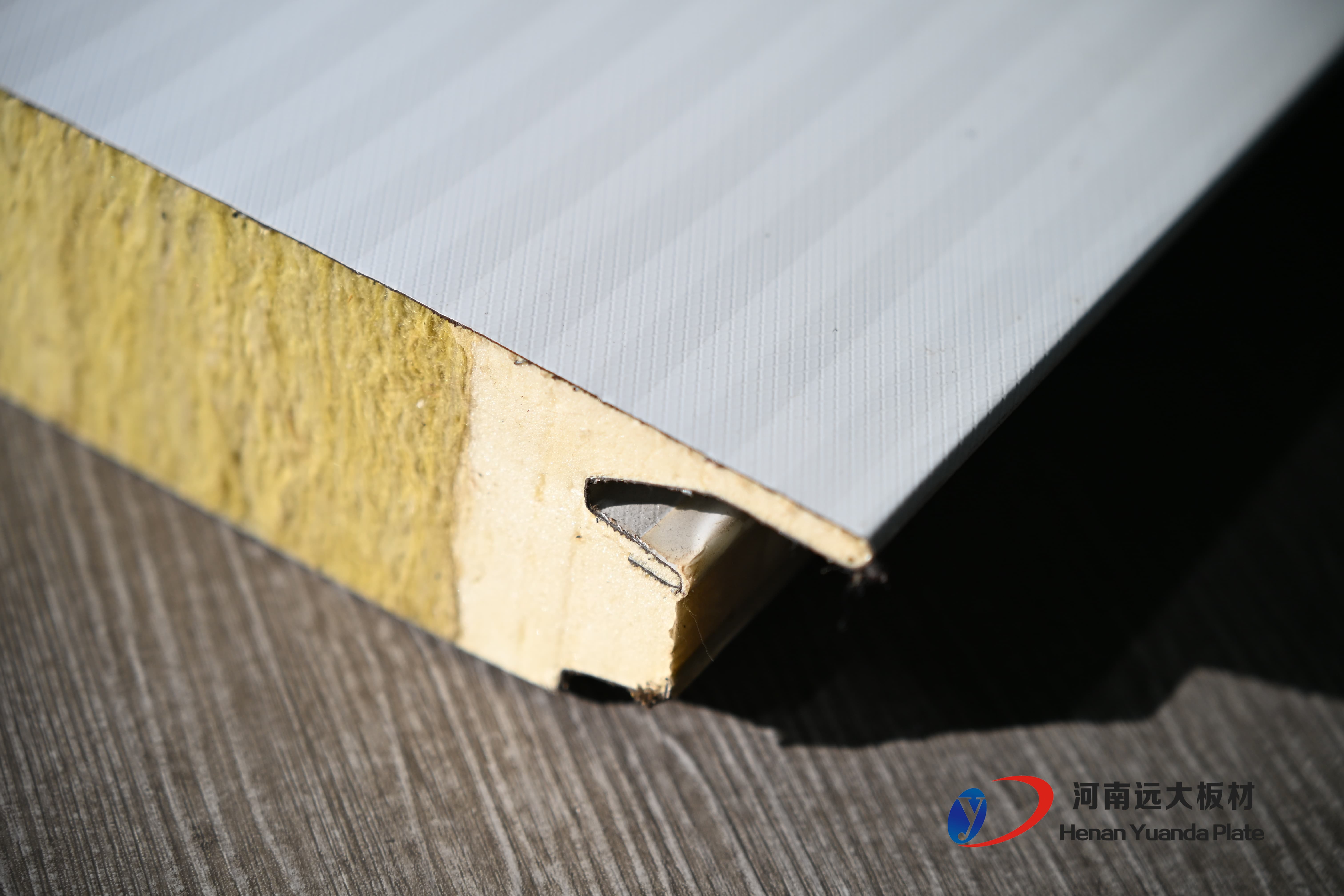 聚氨酯封邊巖棉板：防火性能、安裝技巧及行業(yè)創(chuàng)新(圖2)