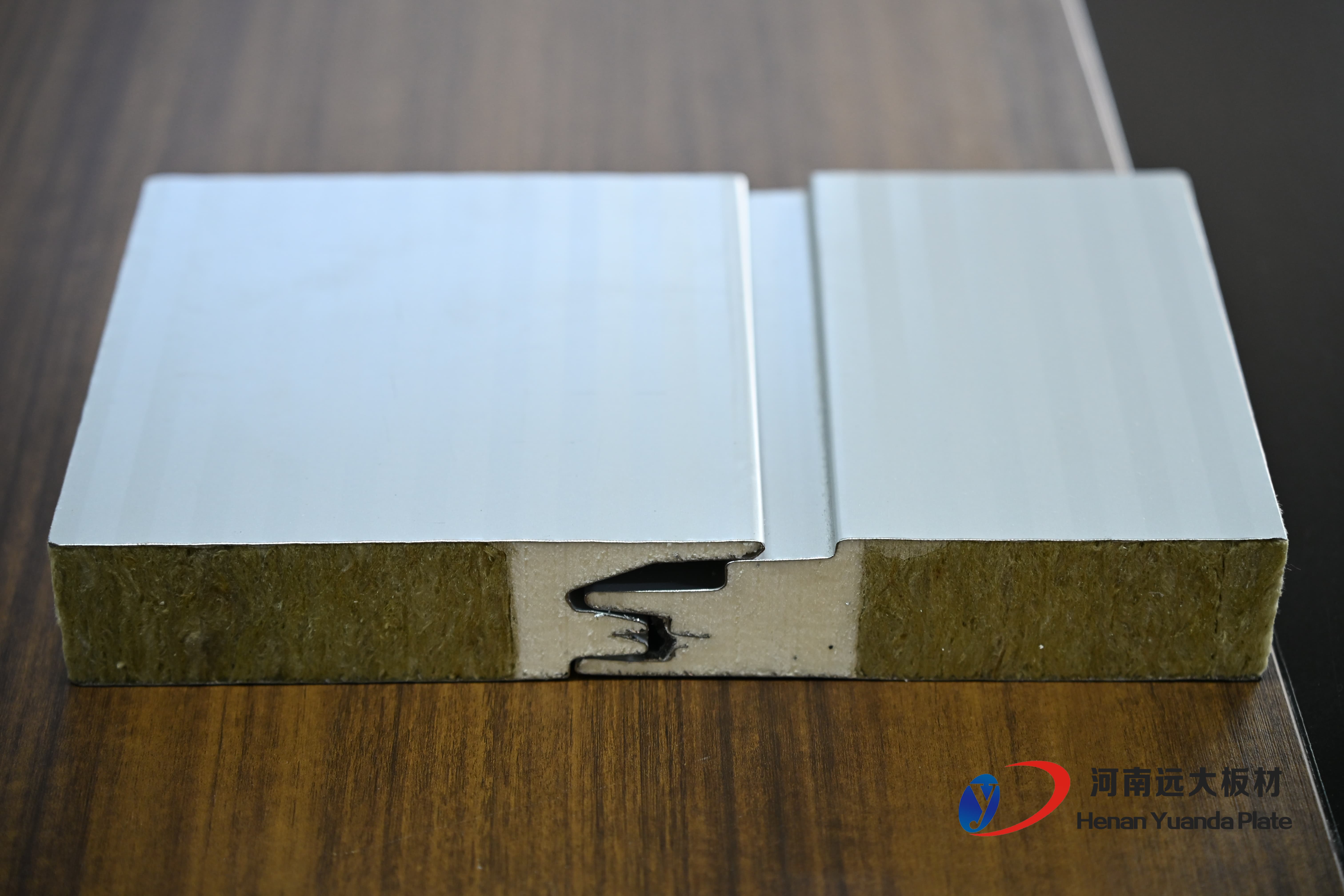 案例賞析 | 聚氨酯封邊巖棉板在冷鏈物流倉庫與工業(yè)廠房的卓越應(yīng)用