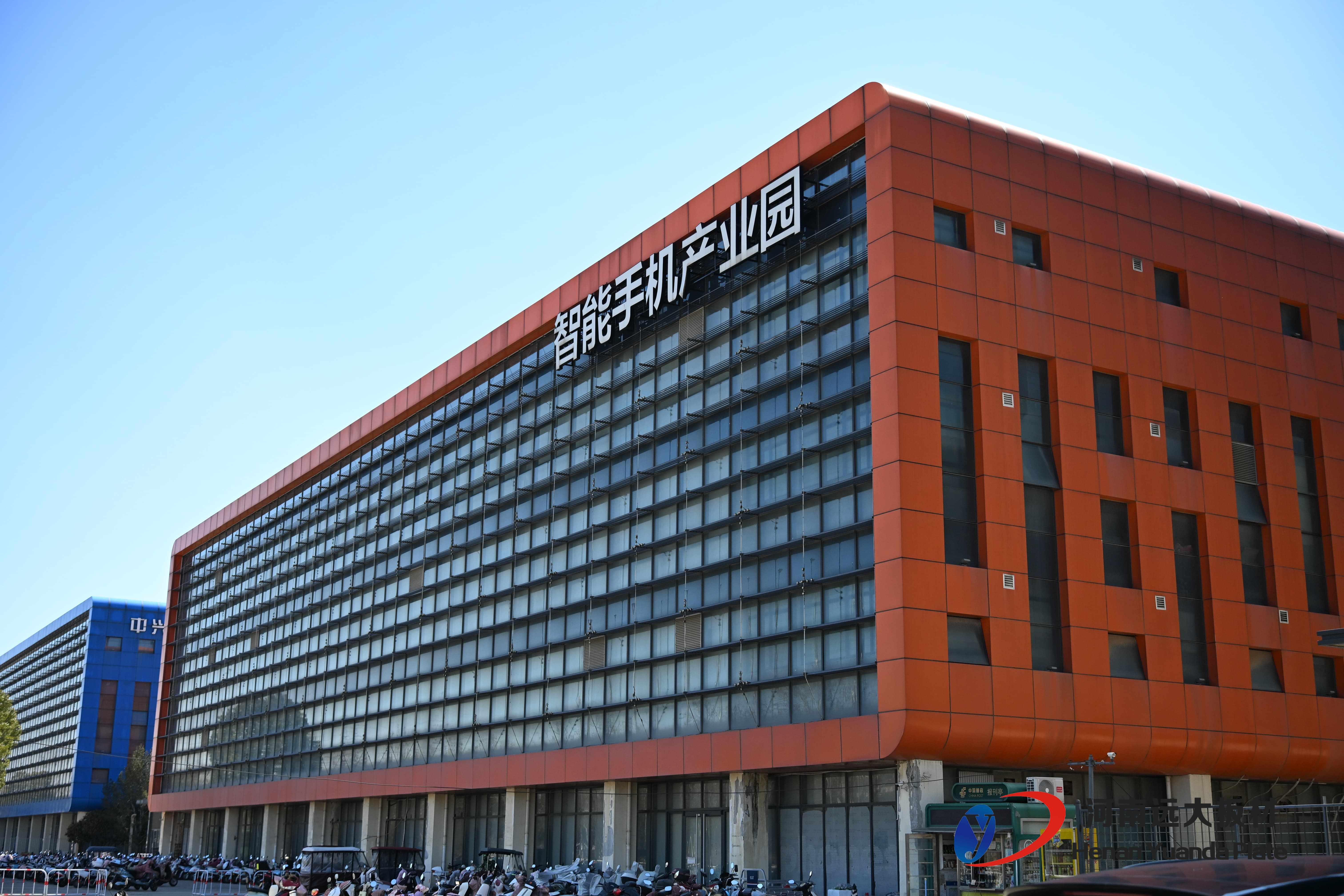 核心技術(shù)揭秘：為何我們的巖棉夾芯板十年不松馳？(圖1)