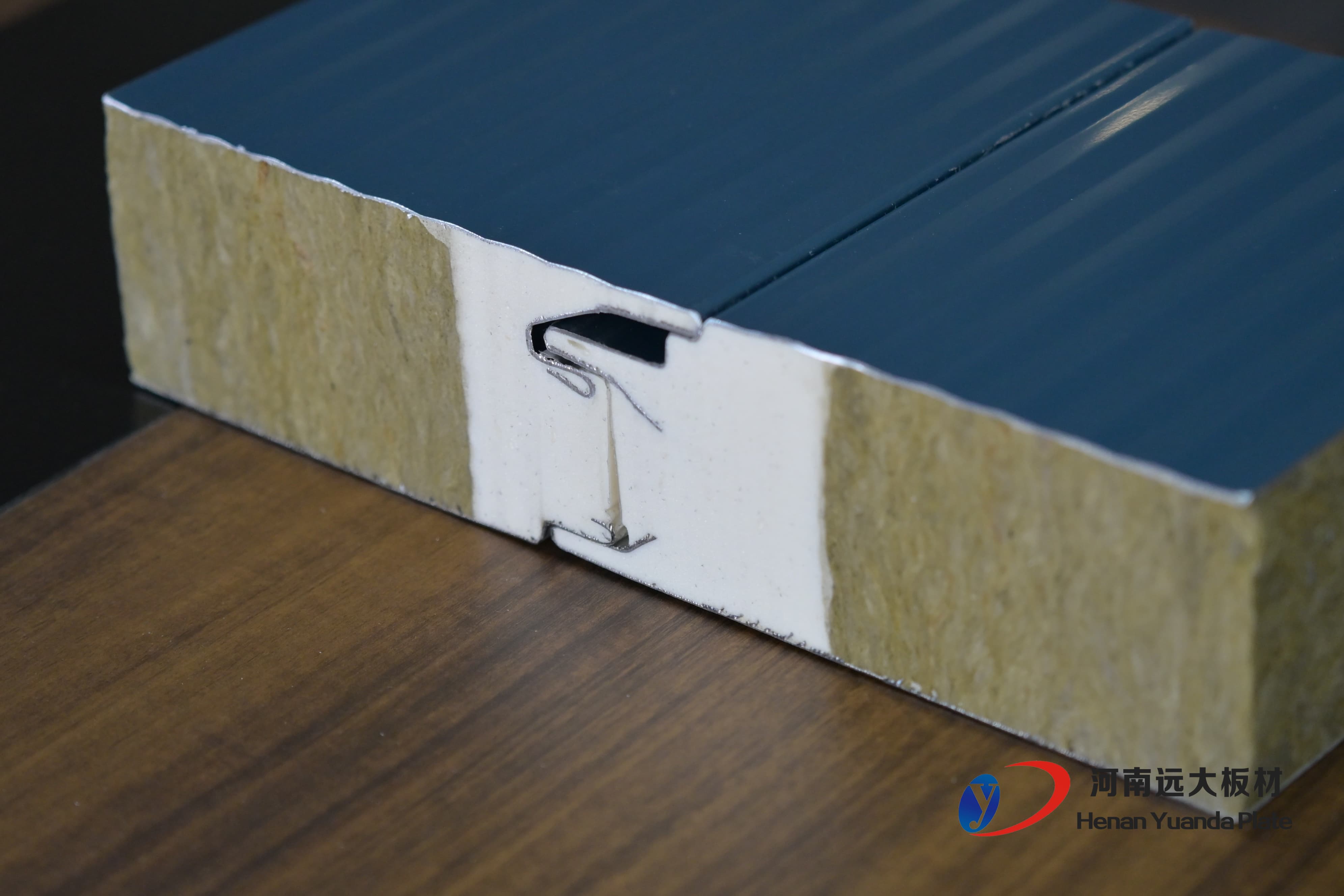 傳統(tǒng)板材VS聚氨酯夾芯板：在建筑效率與能耗上，差距竟然這么大！(圖2)